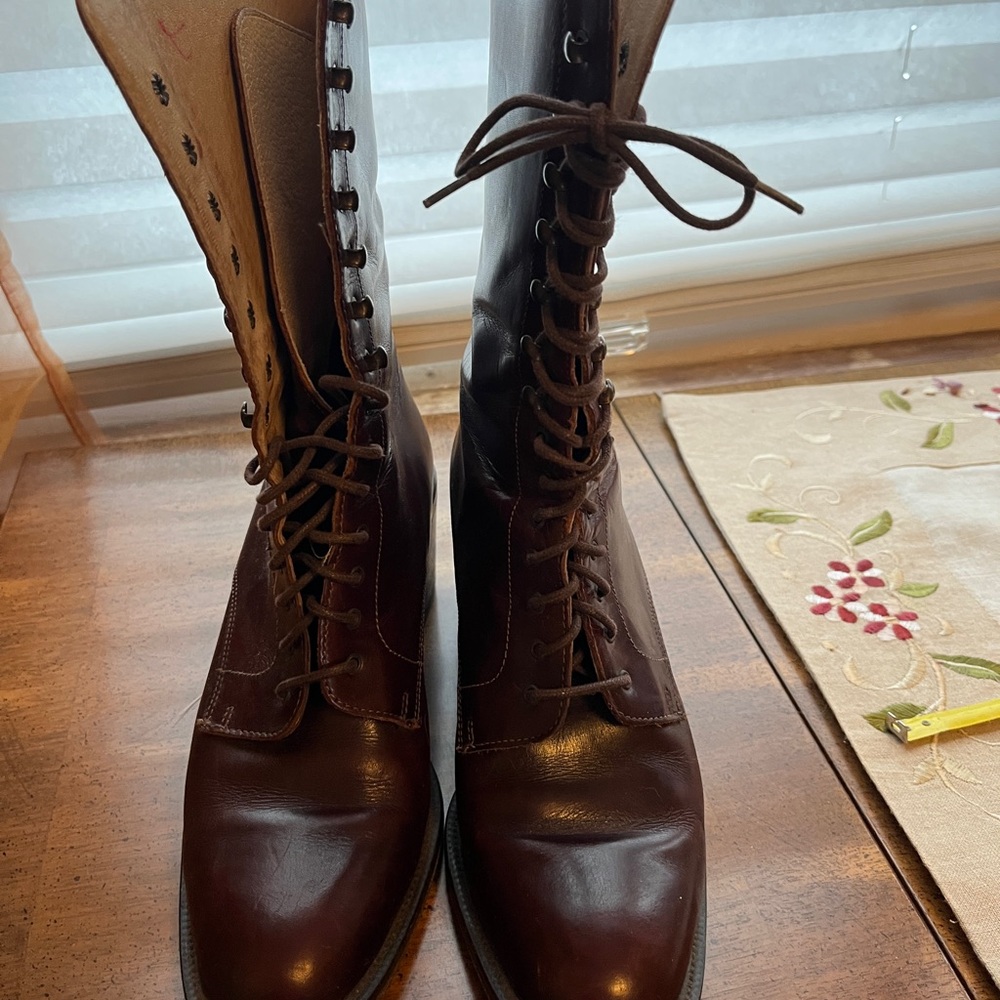Joan & David Lace-Up Boots - Picture 4 of 12